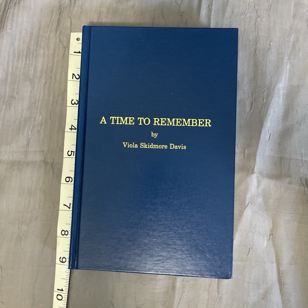 A TIME TO REMEMBER by Viola Skidmore Davis SIGNED HC Book 1988